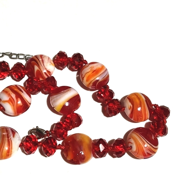 VINTAGE SHADES OF RED WHITE ART GLASS FLAT AND RED BEADED 37" NECKLACE - Picture 9 of 9